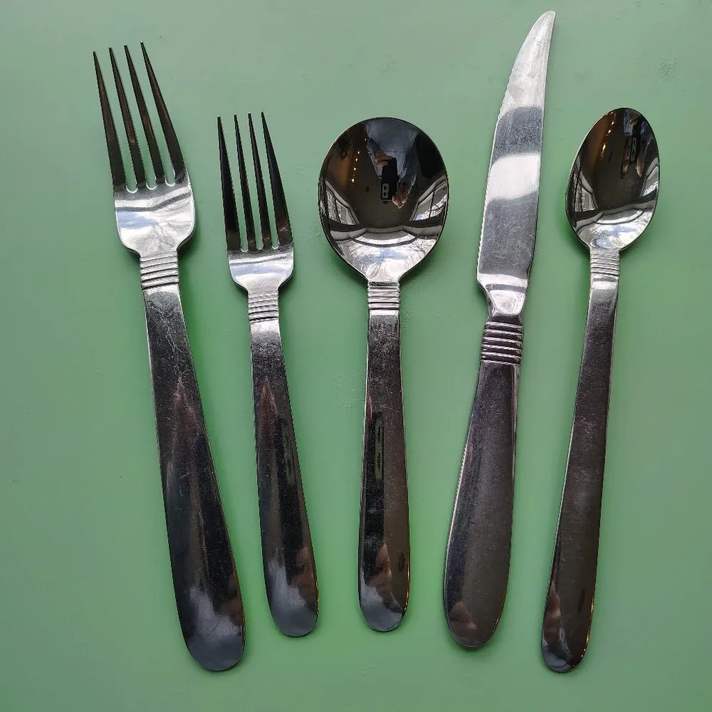 Oneida USA Raffia Stainless Steel Five Piece Silverware - Picture 1 of 9